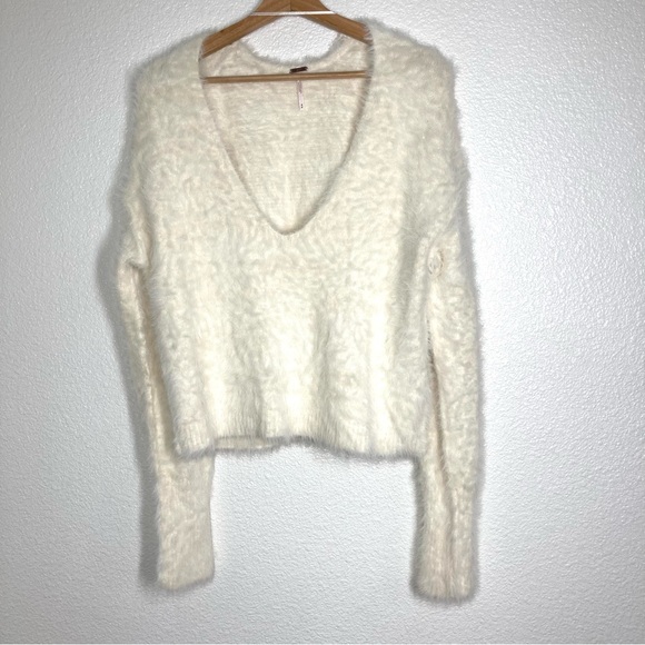 Free People Serendipity Faux Fur Sweater Medium Cream - Picture 5 of 16
